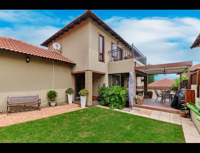 4 BEDROOM FREEHOLD SOLD IN NORTH RIDING